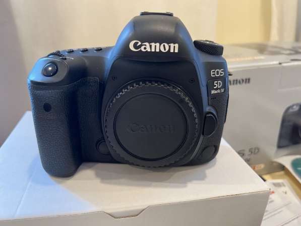 Canon EOS 5D Mark IV Digital SLR Camera w/EF 28-135 lens в фото 3