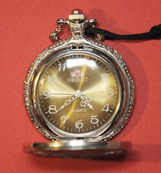 Часы Ориент карманные кварцевые, метал, 5х6см в фото 4