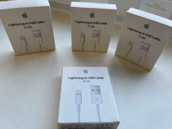 Кабель для зарядки iPhone Lightning USB Cable