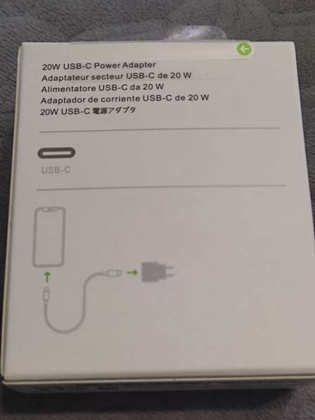 Блок зарядного устройства USB адаптер Apple USB-C 20 W в фото 4