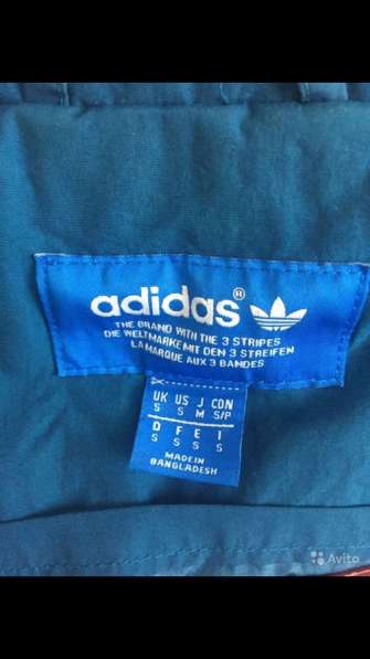 Продам куртку adidas в Барнауле