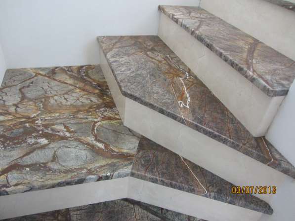 Лестницы из натурального камня мрамора и гранита в Бронницах фото 4
