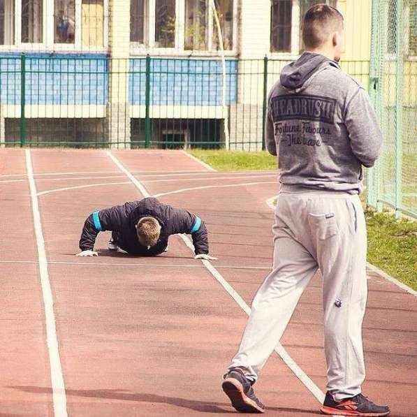 Занятия кроссфитом с тренером на улице в Москве