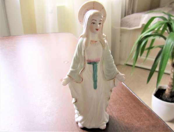 Статуэтка фарфоровая Дева Мария - 16 см