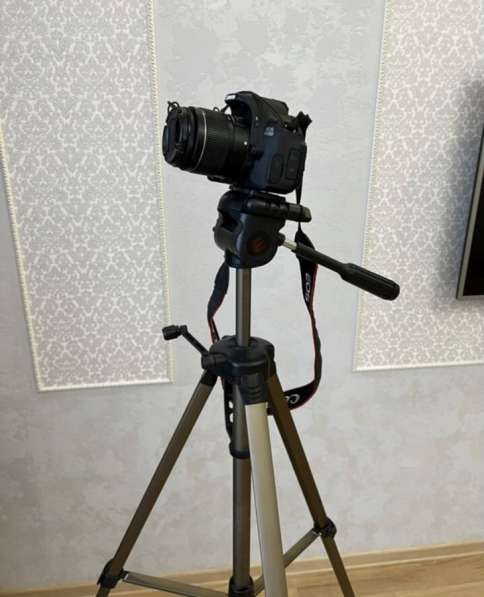 Canon 650D + штатив в Омске