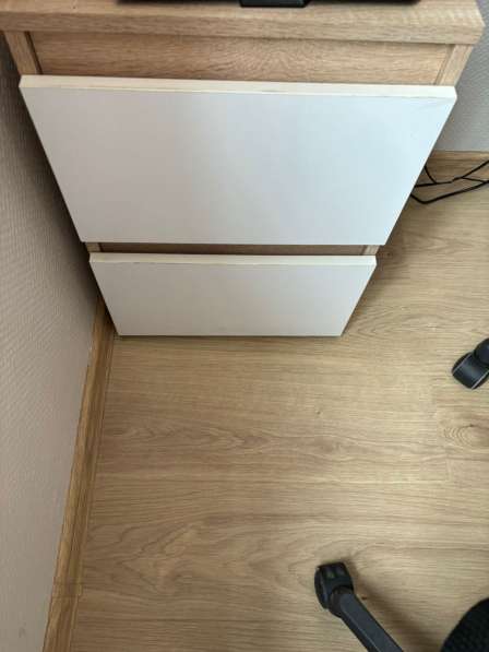 Офисная мебель бу (столы, тумбы, шкаф) в Москве фото 8