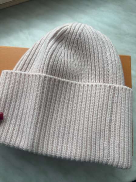 Шапка Louis Vuitton в Москве