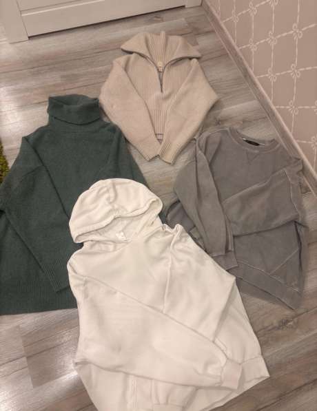 Толстовки и свитера