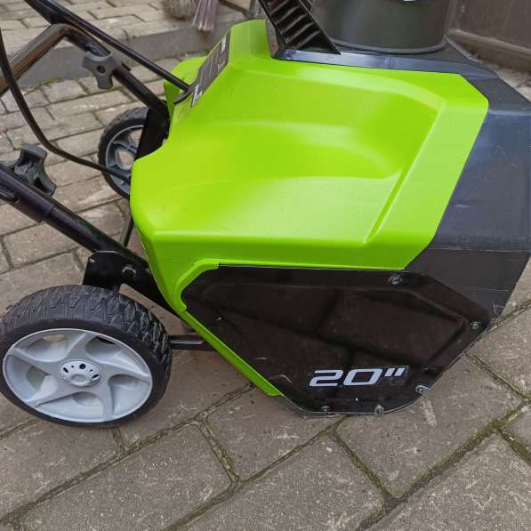 Снегоуборочная машина в Курске