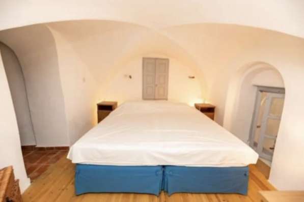 Уютная вилла с террасой для инвестиций в Тире, Санторини в фото 6
