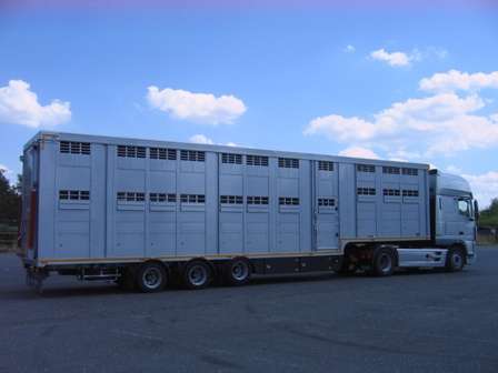 Скотовоз- полуприцеп для перевозки скота