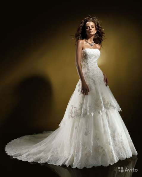Шикарное свадебное платье Benjamin Roberts, недорого