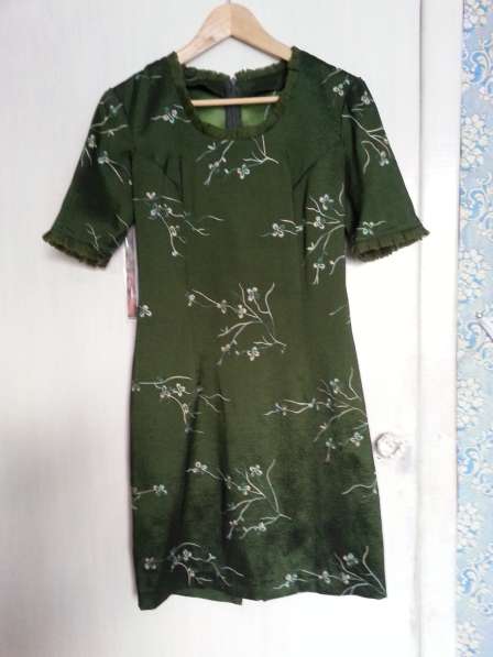 Продам элегантное платье из плотного шелка с вышивкой, для х в Ижевске фото 5