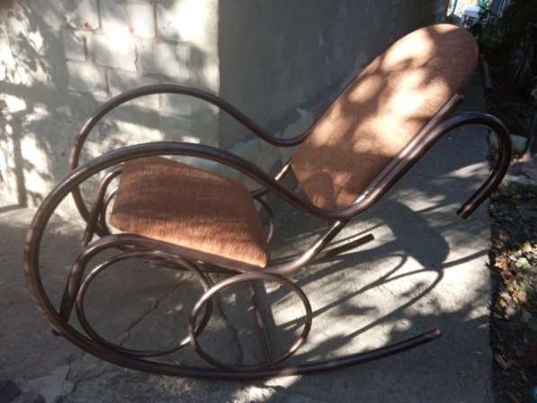 Продам кресло качалку кованое металлическое