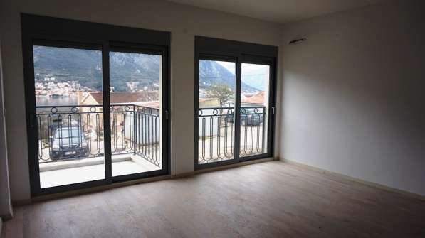 Новые квартиры с 2 спальнями в Доброте, Черногория в фото 11