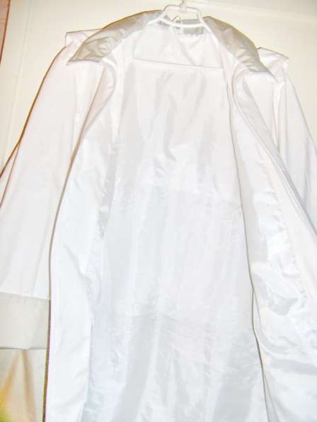 Куртка светлая с капюшоном, удлиненная, новая, р.52-54 в фото 3