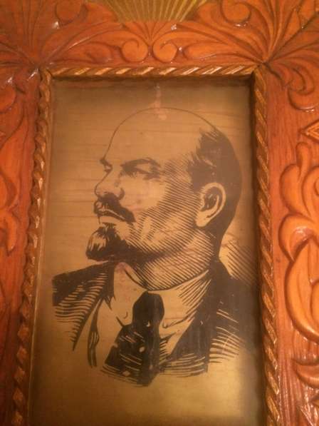 Гравюра на металле, Ленин в резной рамке в Гатчине фото 6