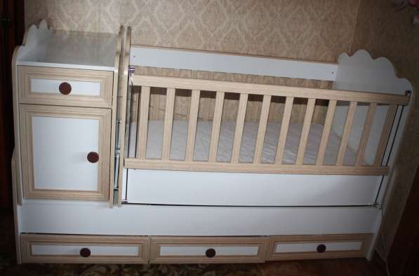 Продаю детскую кроватку (трансформер) в фото 4