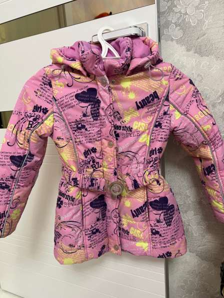 Продам куртку для девочки