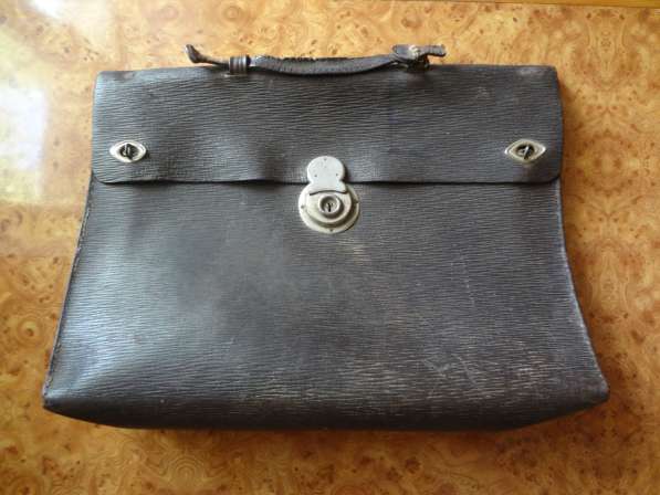 Старинный кожаный портфель для документов