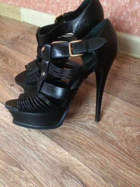 Босоножки YSL в Москве