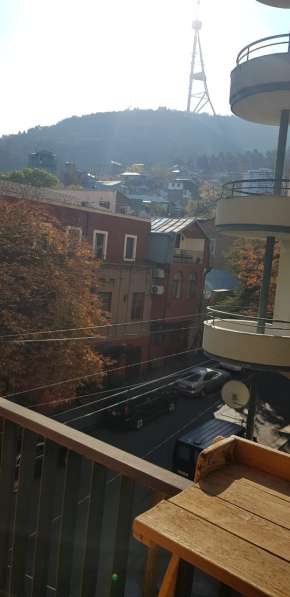 Сдается современная 3-комнатная квартира, в центре Тбилиси в фото 3