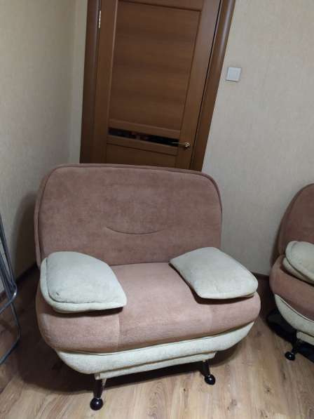 Продам мягкую мебель б/у (диван и 2 кресла) в Хабаровске фото 3