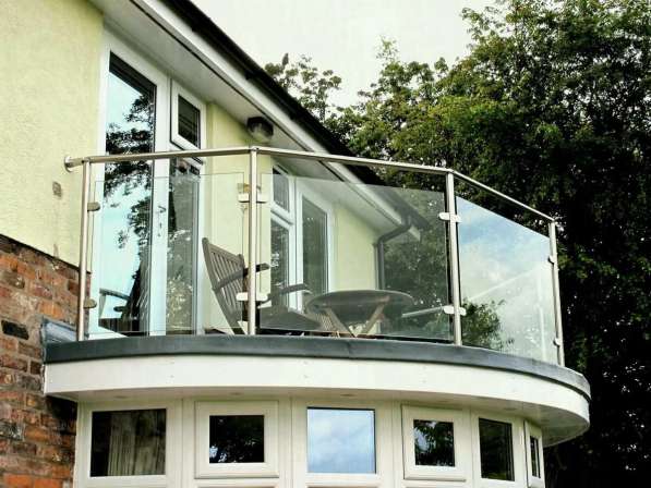 Ступени стеклянные, ограждения для лестниц, балконов в фото 3