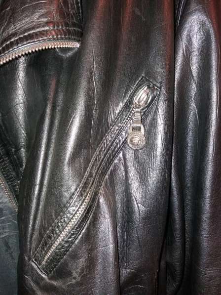 Кожаная куртка Versace (черная, оригинал) в Москве фото 10