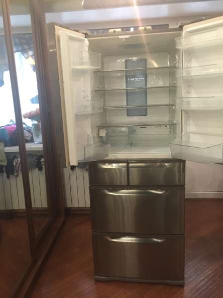 Продаю холодильник в Москве