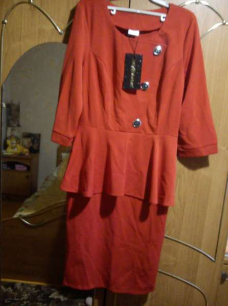 Новое красное платье отделка пуговицы в Липецке фото 4