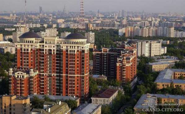 Сдам четырехкомнатную квартиру в Москве. Жилая площадь 170 кв.м. Этаж 3. Есть балкон.
