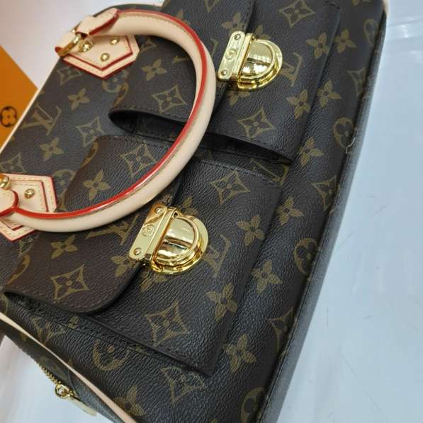 Клатч Louis Vuitton в Москве