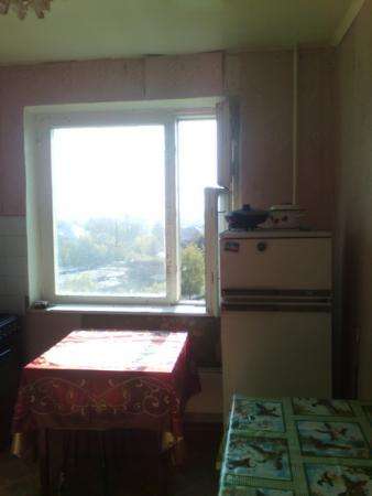 Продается комната в двухкомнатной квартире в городе Можайск, ул. Дм. Пожарского, д. 13/4, 96 км от МКАД по Минскому шоссе. в Можайске