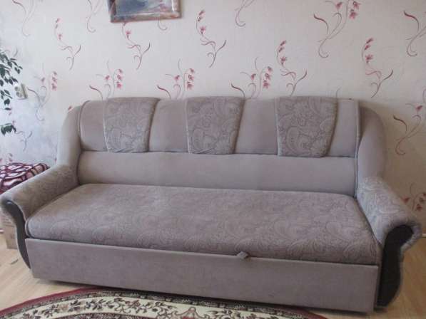 Продам диван в отличном состоянии за 8000 рублей