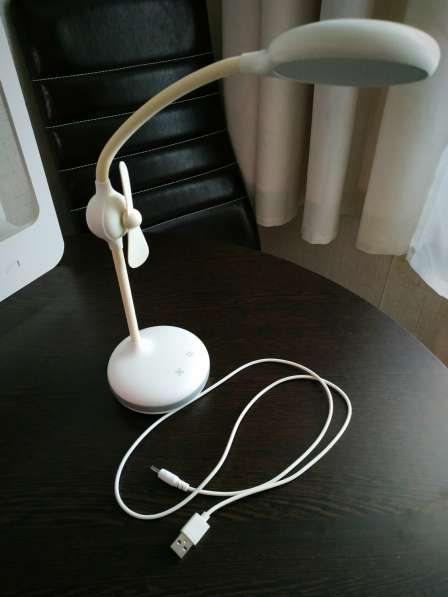 Настольная лампа с вентилятором