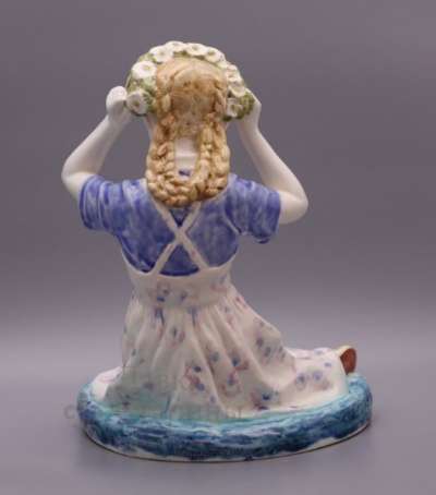 Фигурка Девушка одевающая венок,Конаково в Москве фото 4