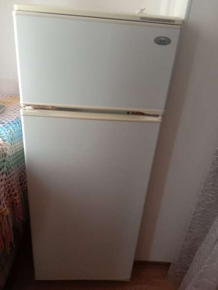 Продам двухкамерный холодильник Атлант б/у