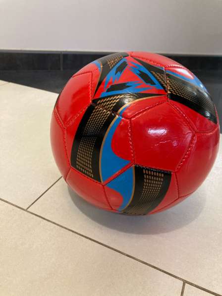 Футбольный профессиональный мяч размер 5 цвет красный в Москве