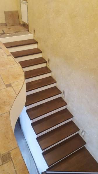 Облицовка лестниц деревом в Москве фото 7