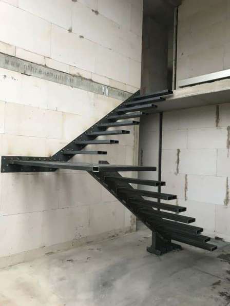 Изготовление и монтаж лестниц на металлическом каркасе в фото 6