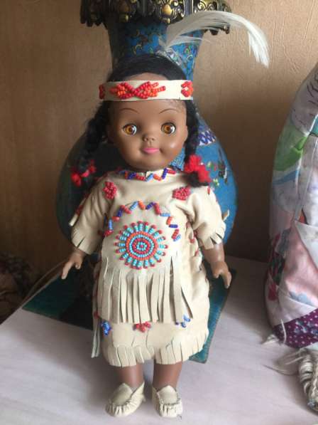 Коллекционная кукла в нац одежде американских индейцев