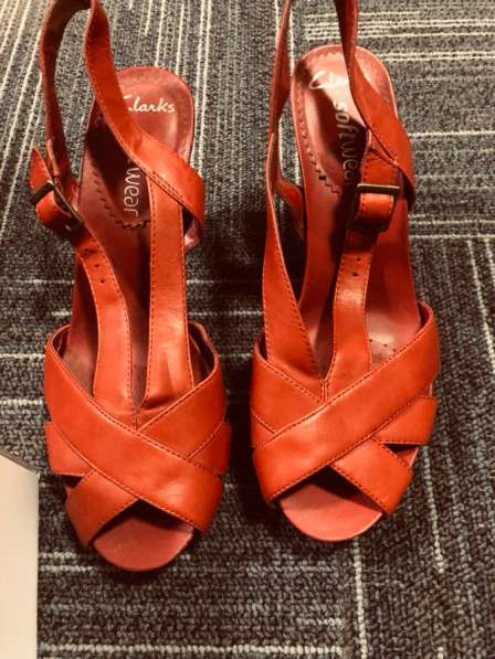 Продам босоножки