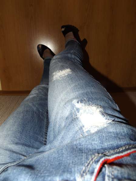 Крутые джинсы бойфренды в фото 3
