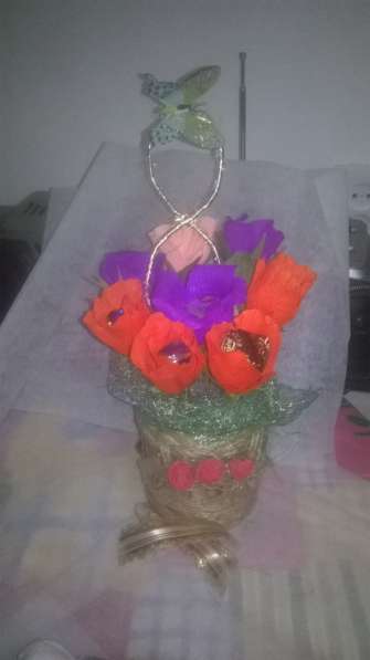 Цветы с конфетами для всех и мешочки для подарка в фото 4