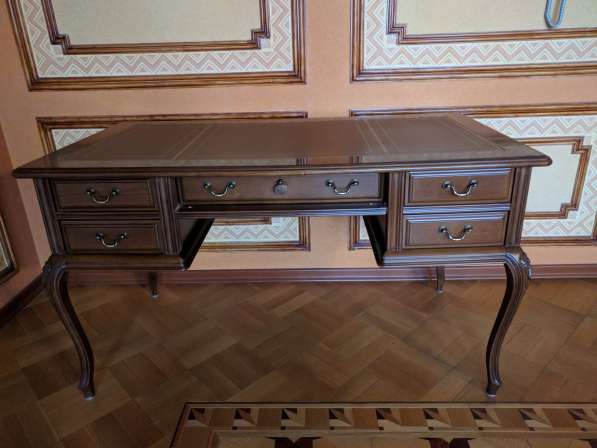 Изящный элитный письменный стол Genoveva натур. кожа Испания в Москве фото 6
