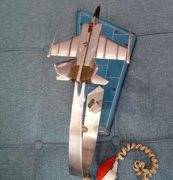Продам макет самолёта Миг 25 на импровизированной взлётке