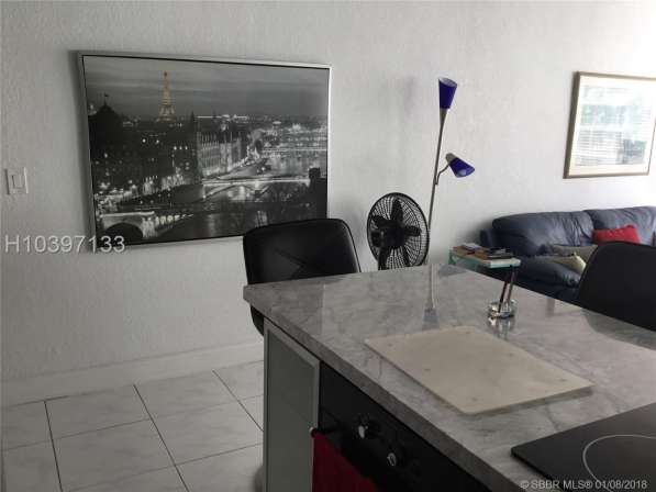 Продается прекрасная однокомнатная квартира в Майами в фото 6