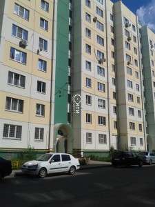 Продам двухкомнатную квартиру в Воронеже. Жилая площадь 55 кв.м. Этаж 8. Есть балкон.
