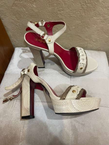 Высокие босоножки Calipso